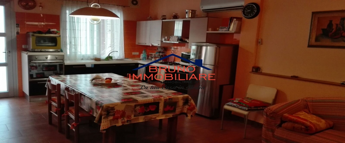 Alcamo, 2 Bedrooms Bedrooms, 5 Rooms Rooms,1 BagnoBathrooms,Appartamento,In Vendita,1017